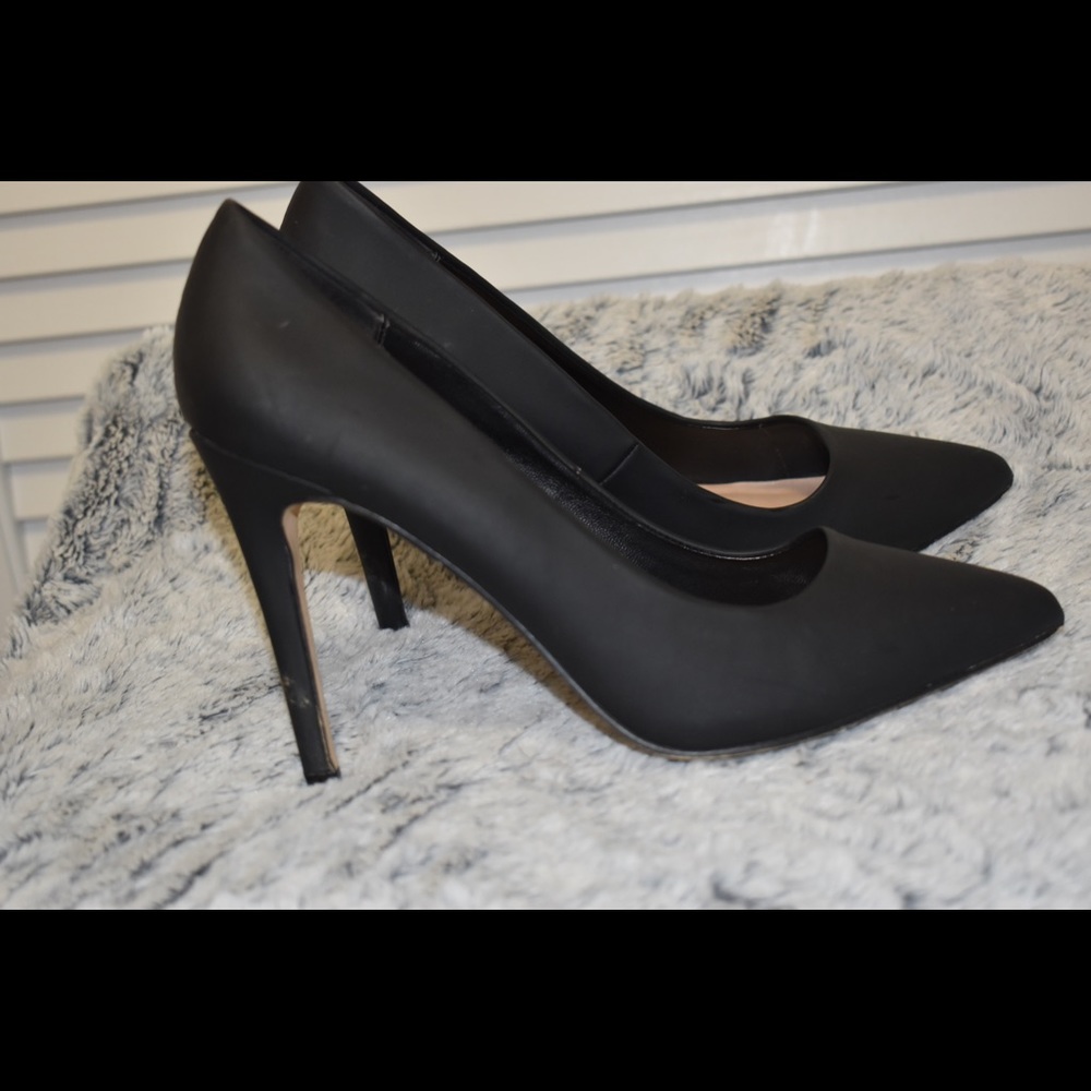 Black Pointed Toe Heels - Size 7.5